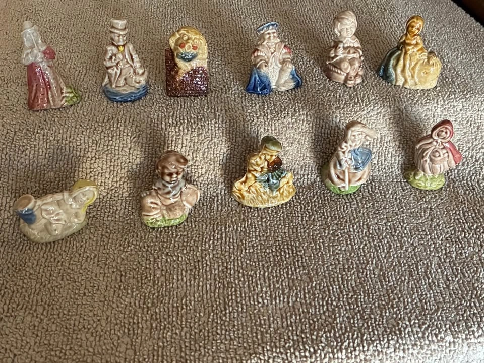 24-Pc Lot Vintage Wade Whimsies Red Rose Tea Set + RARE Bonus - photo 2