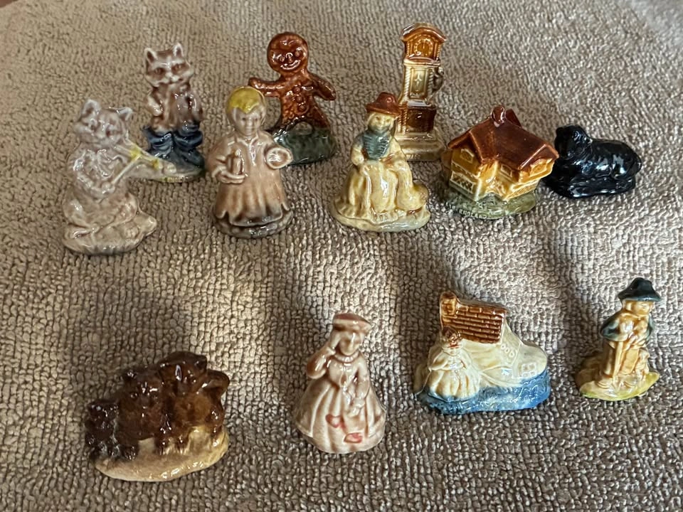 24-Pc Lot Vintage Wade Whimsies Red Rose Tea Set + RARE Bonus - photo 3