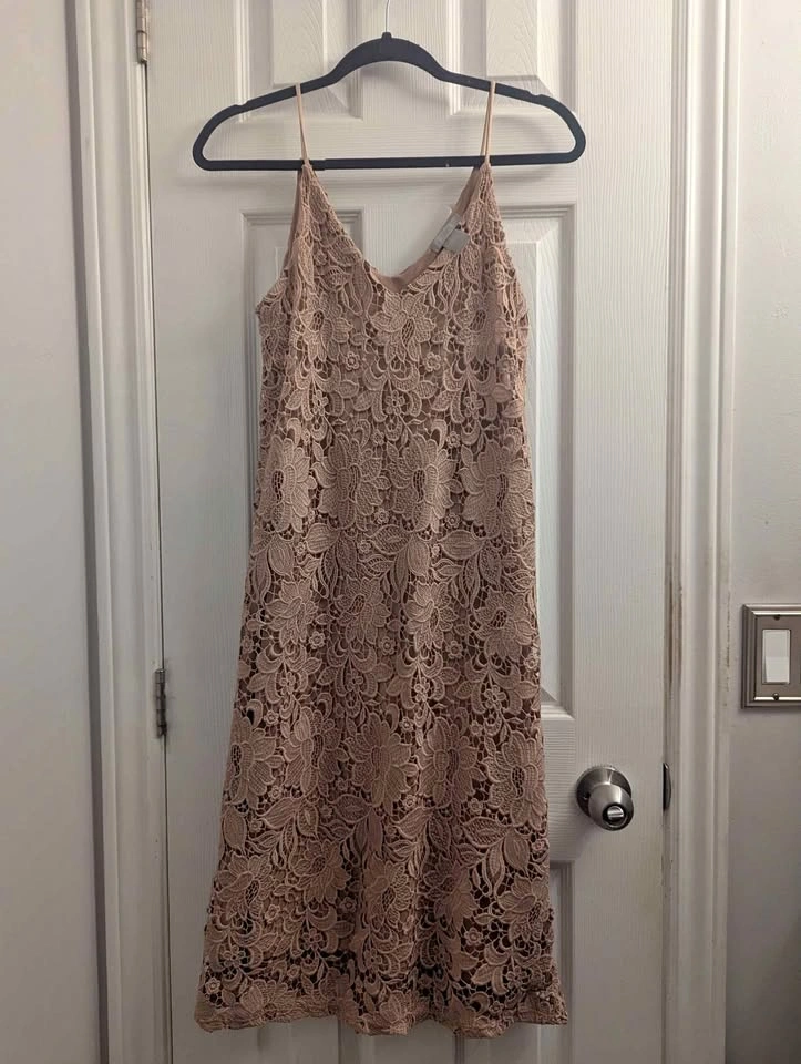 H&M Nude Lace Midi Dress – XS