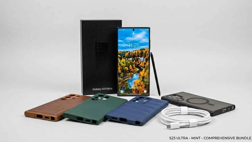 Samsung Galaxy S23 Ultra (256GB) Mint Condition + 4 Cases