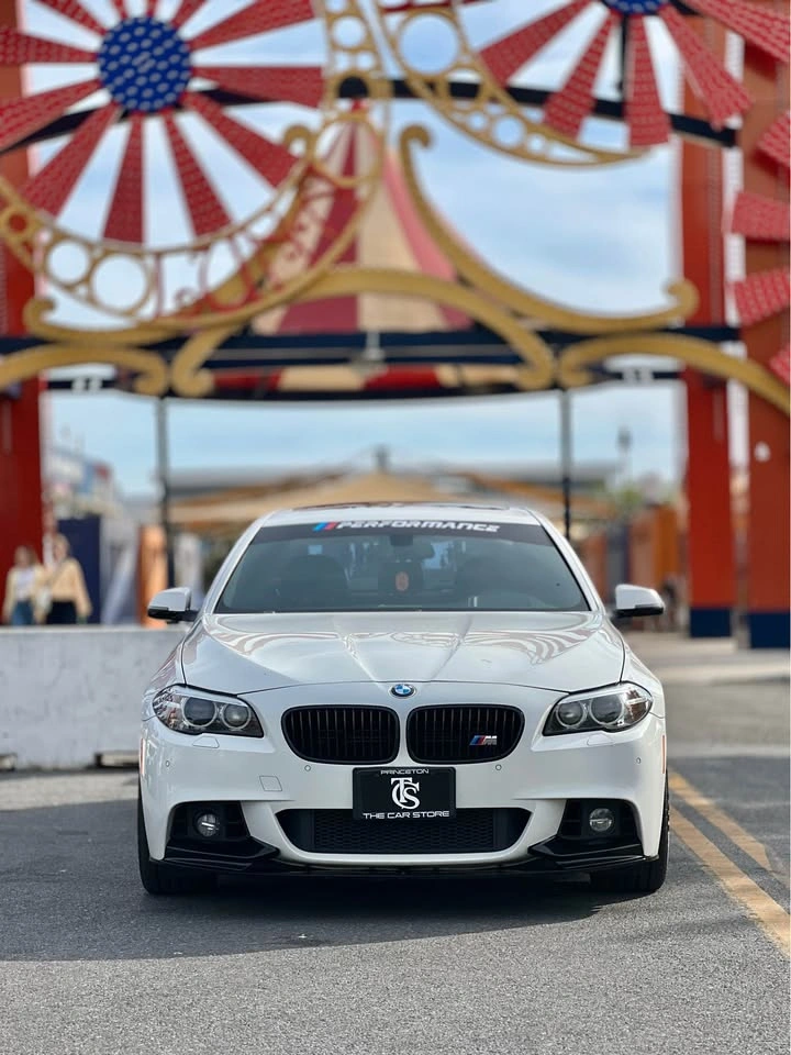2016 BMW 5 Series · 550i xDrive Sedan 4D - photo 3