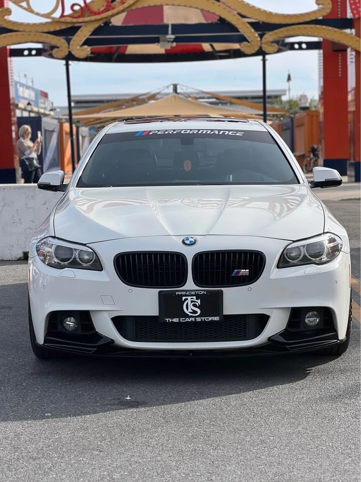 2016 BMW 5 Series · 550i xDrive Sedan 4D - photo 4