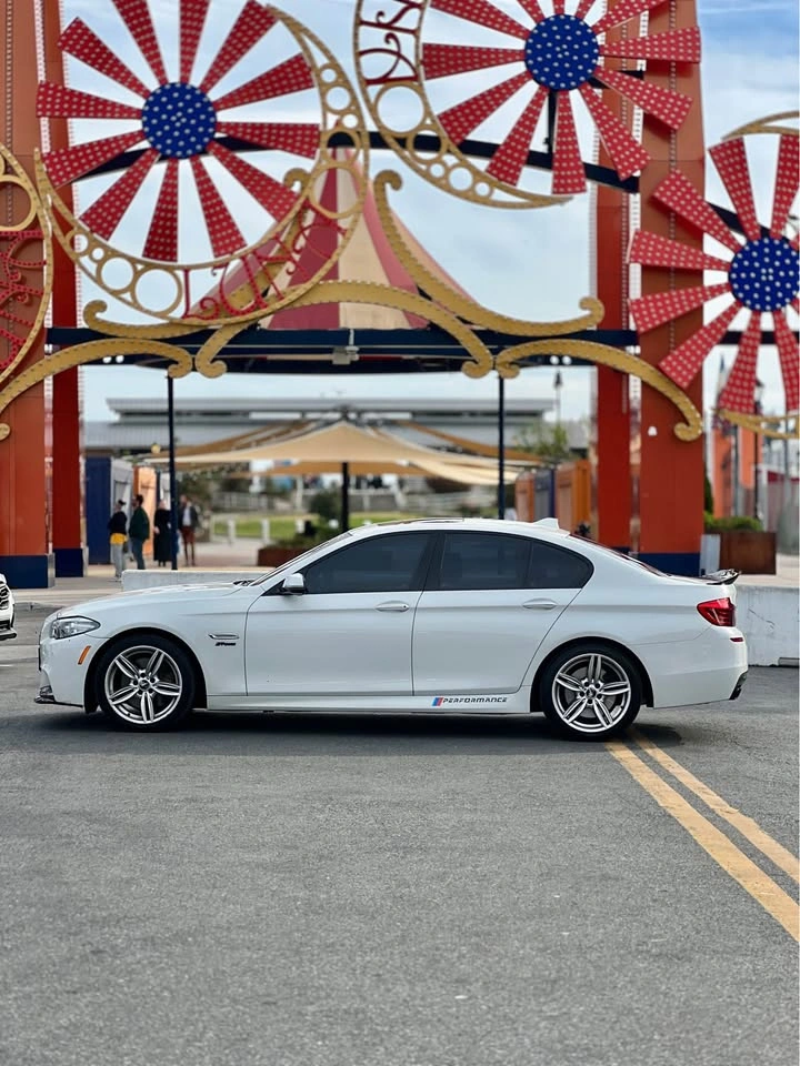 2016 BMW 5 Series · 550i xDrive Sedan 4D - photo 5