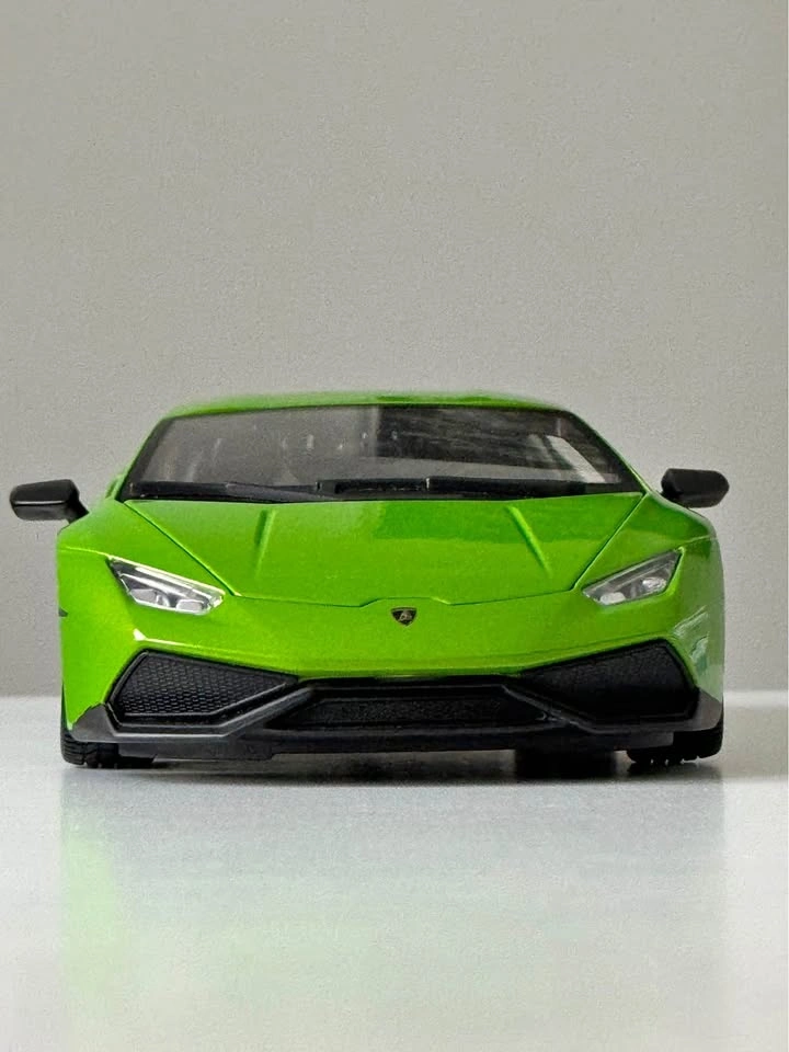 Scale 1/18 Lamborghini Huracán Diecast Model Car
