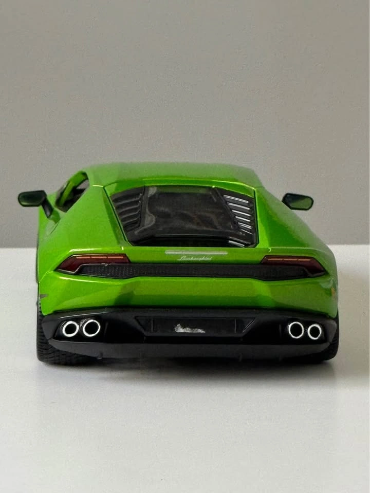 Scale 1/18 Lamborghini Huracán Diecast Model Car - photo 2