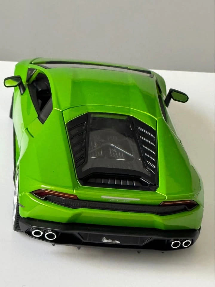 Scale 1/18 Lamborghini Huracán Diecast Model Car - photo 4