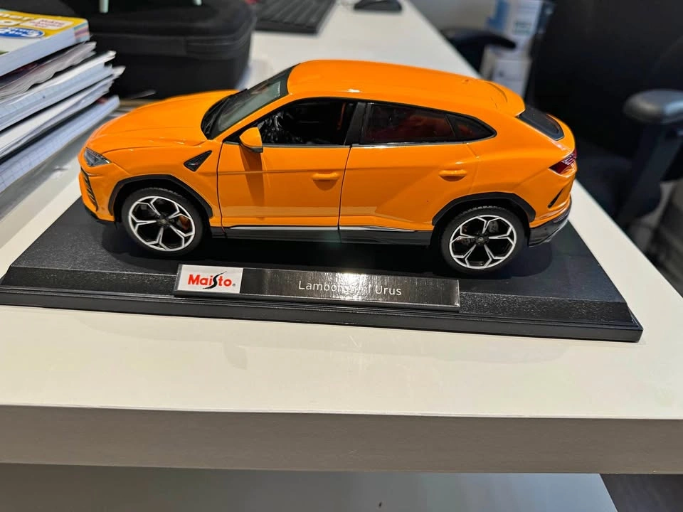 Maisto Lamborghini Urus Diecast Model Car