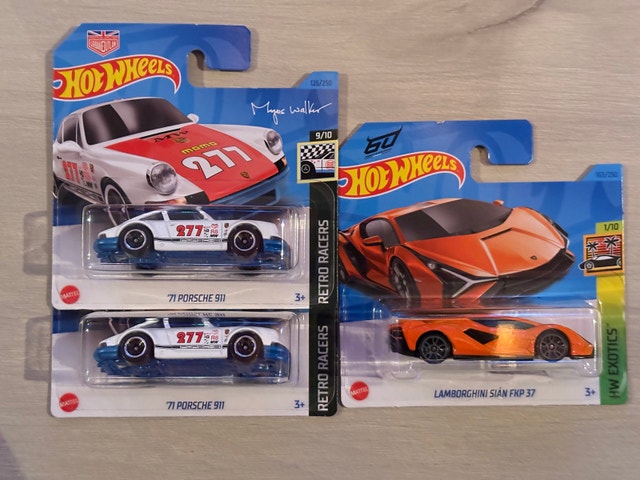 Hot Wheels Porsche 911 and Lamborghini Sián FKP 37