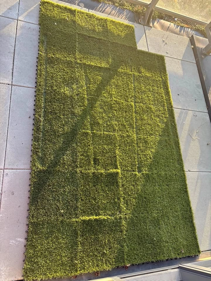 Interlocking Artificial Grass Tiles - 30 Pieces