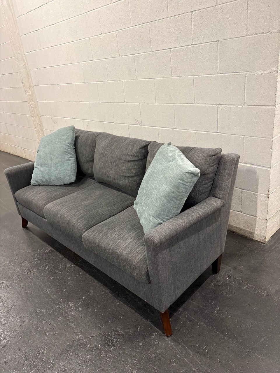 Gray couch - photo 2