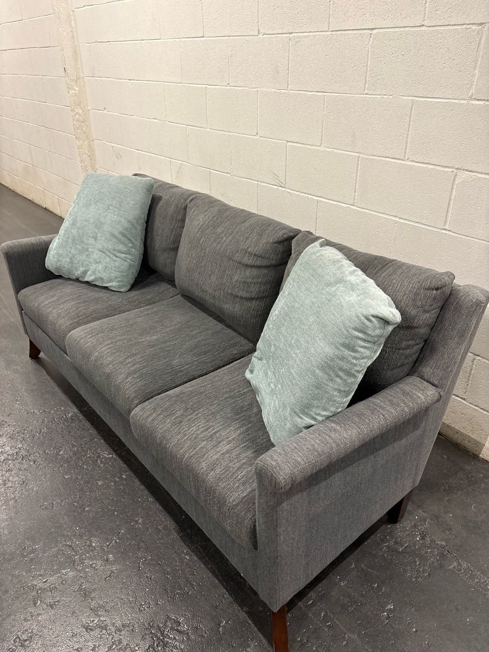 Gray couch - photo 3