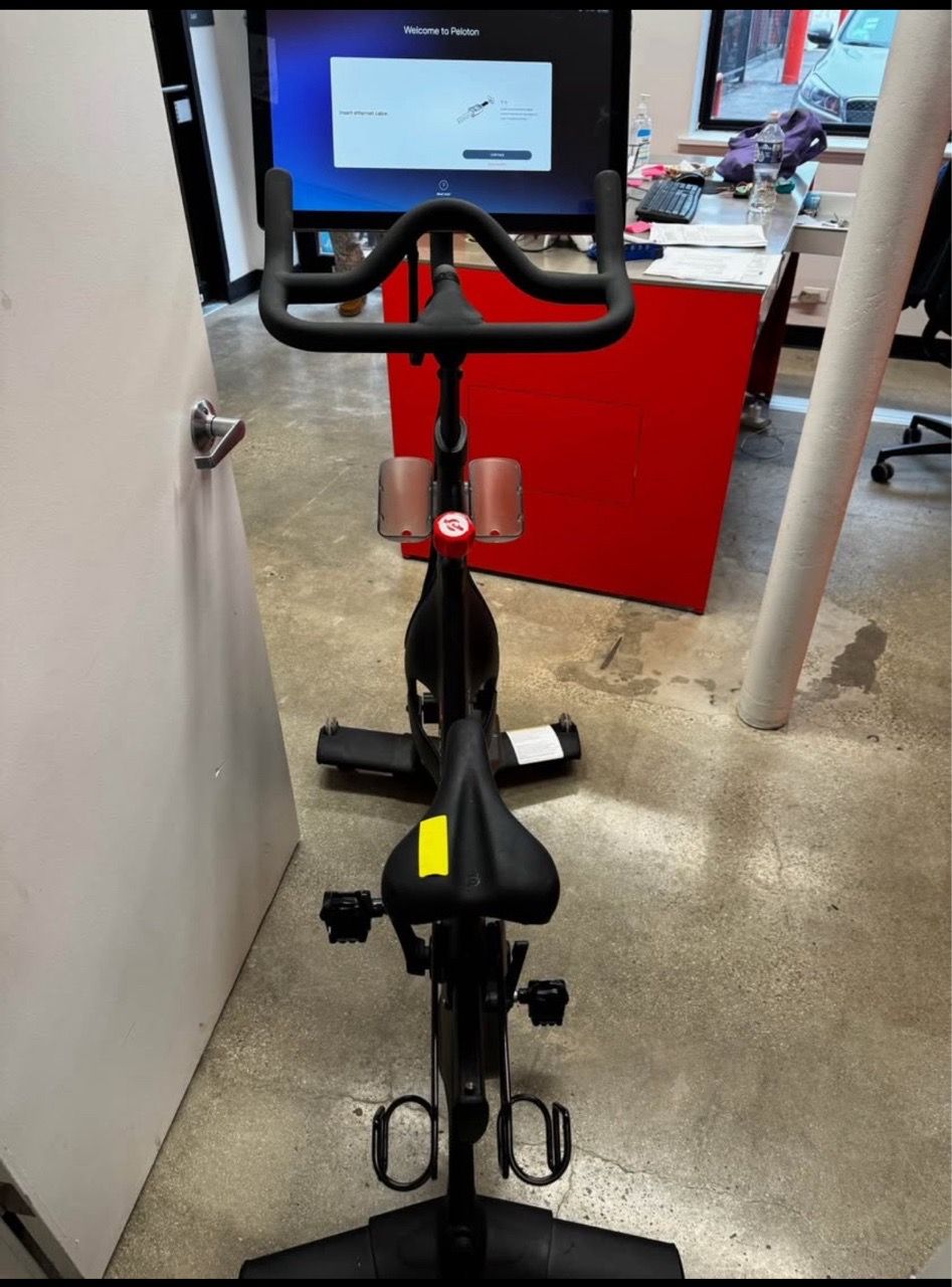 Peloton bike 2nd generation - photo 2