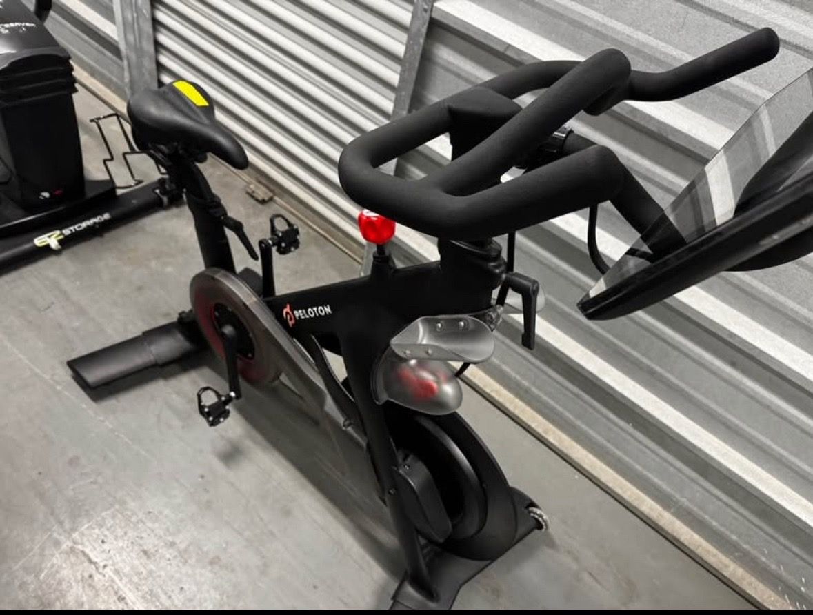 Peloton bike 2nd generation - photo 4