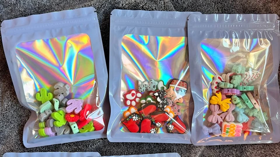 A bunch of crafting items for beadable items