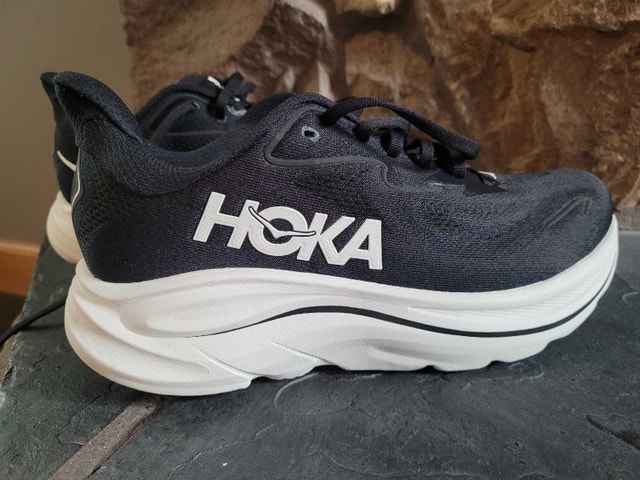 BRAND NEW Hoka Clifton 10 (women's size 9D - wide)