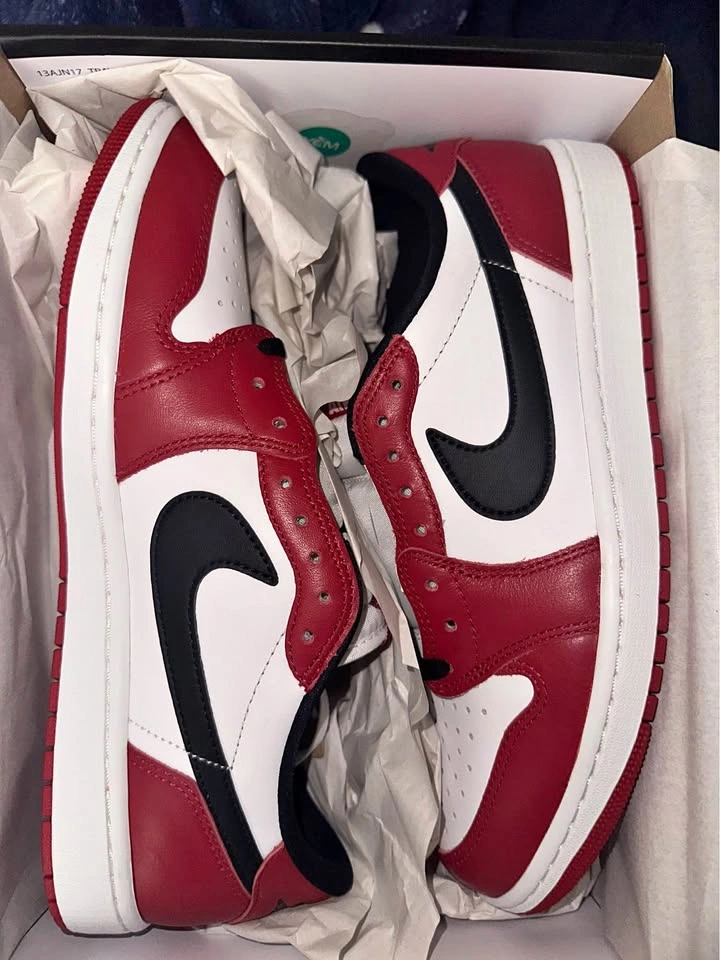 Jordan 1 Chicago Low - Size 10.5