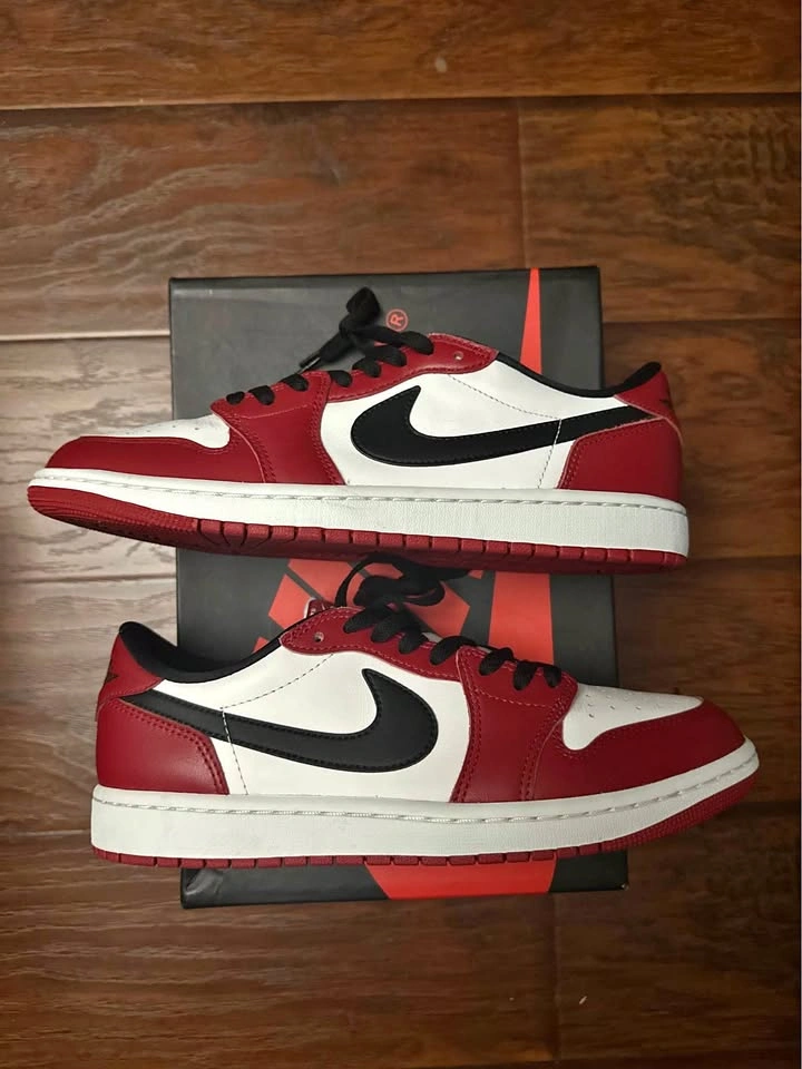 Jordan 1 Chicago Low - Size 10