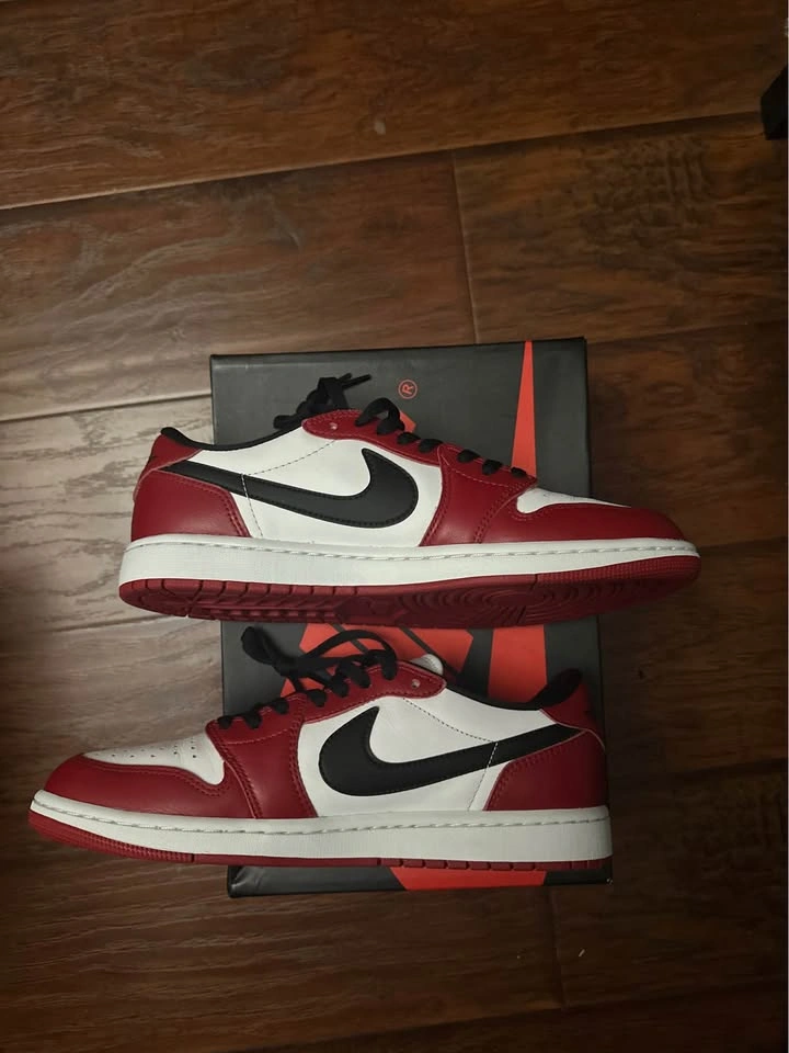 Jordan 1 Chicago Low - Size 10 - photo 2