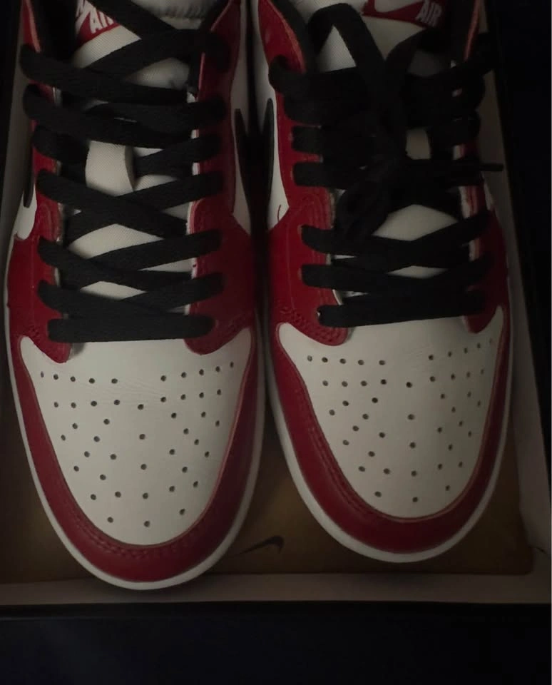 Jordan 1 Chicago Low - Size 10 - photo 3