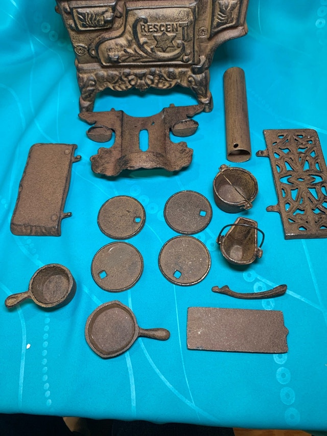 Crescent Cast Iron Toy Stove - photo 3