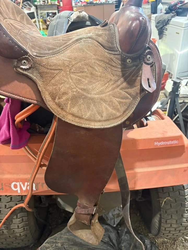 Western saddle - photo 2