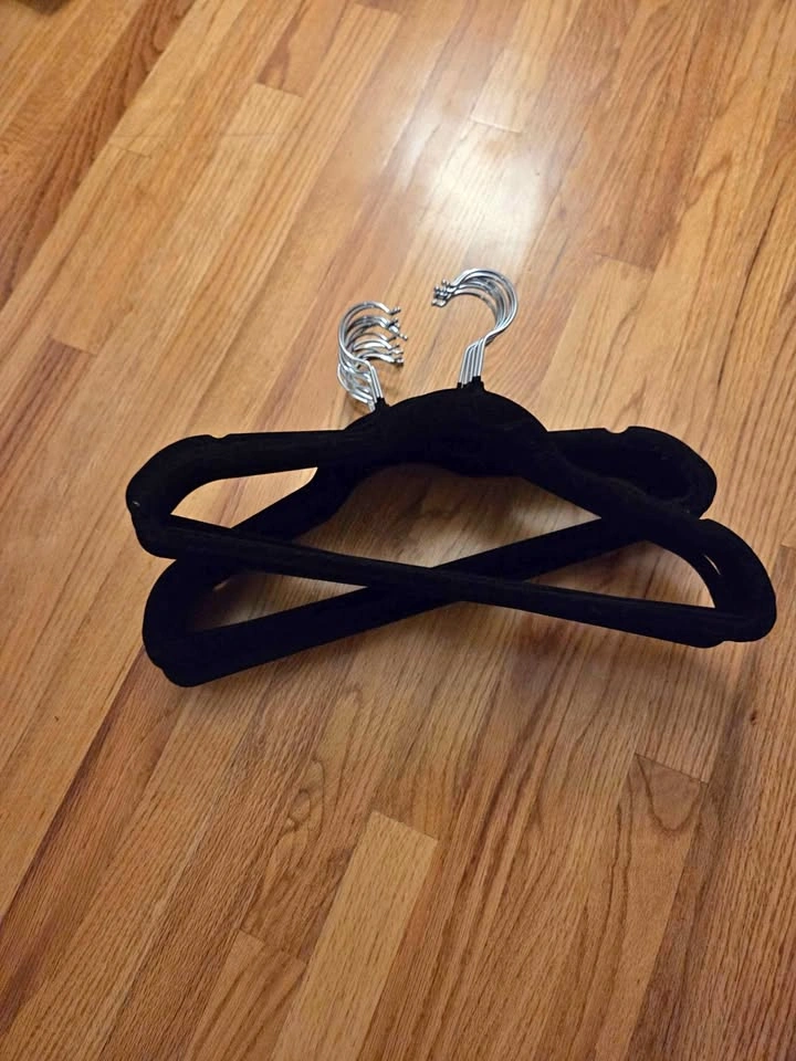 Set of 25 Black Velvet Hangers