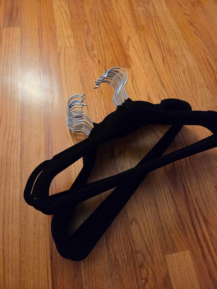 Set of 25 Black Velvet Hangers - photo 2