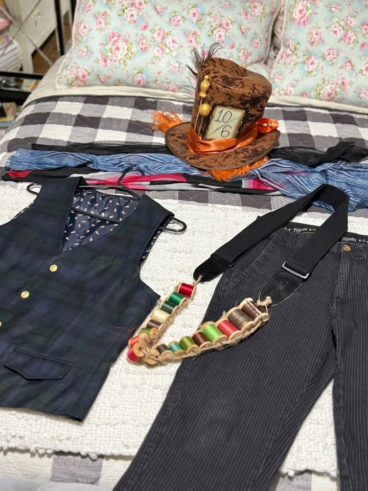 Mad Hatter Costume S/M - photo 2