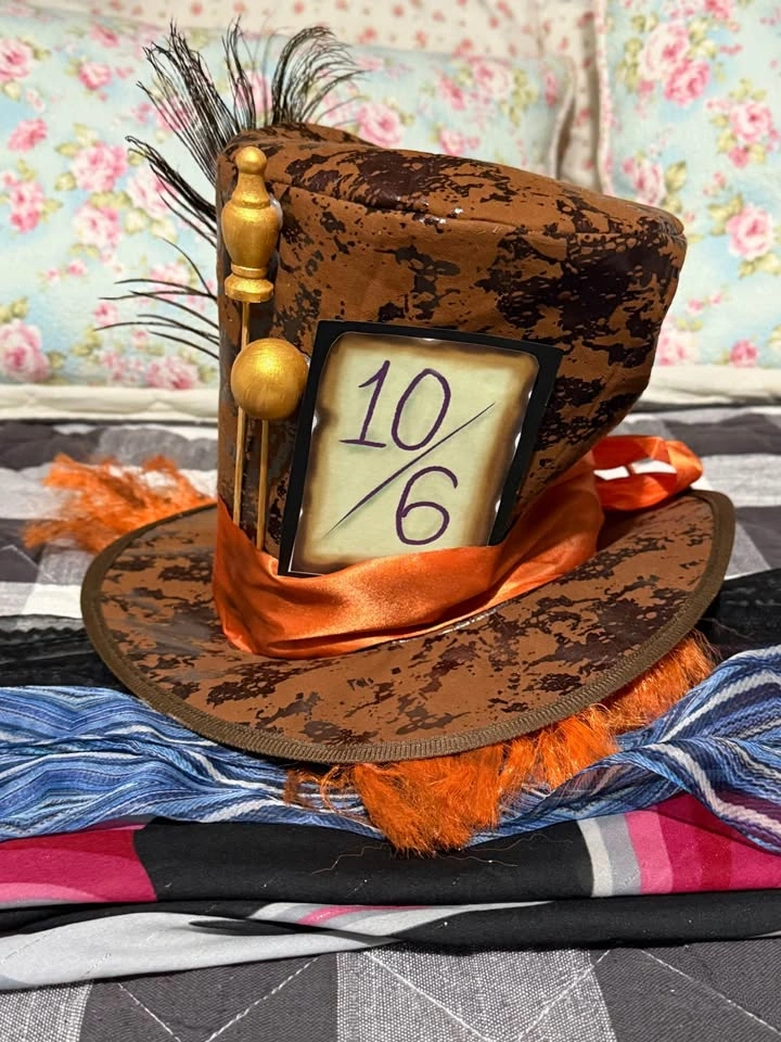 Mad Hatter Costume S/M - photo 3