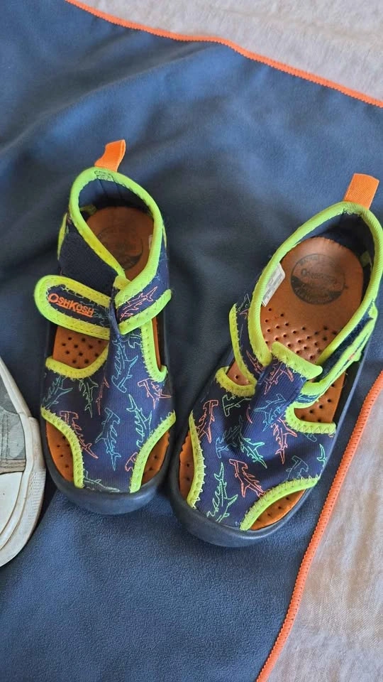 Toddler Shoe Bundle - Adidas, OshKosh, Joe Fresh - photo 5