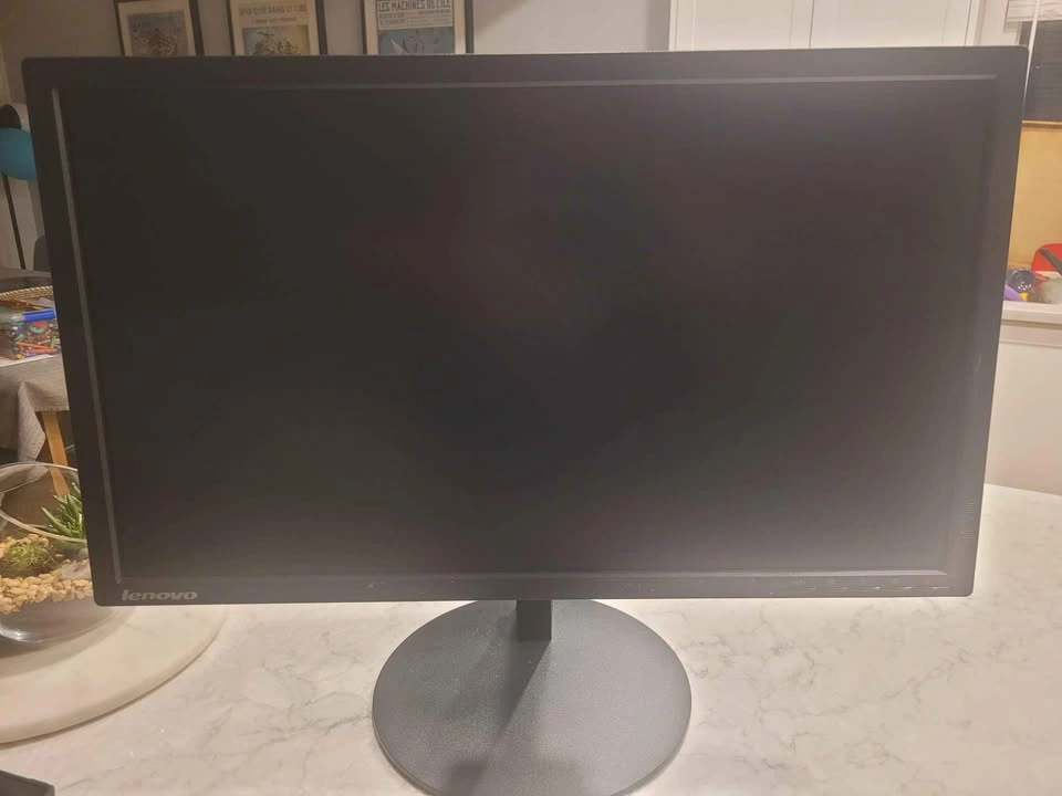 Lenovo 24" monitor