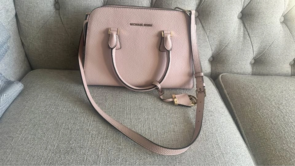Michael Kors Medium Messenger Bag - photo 5