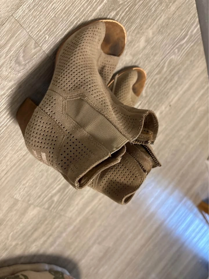 Toms heels/boots with open toe (size 7) - photo 3