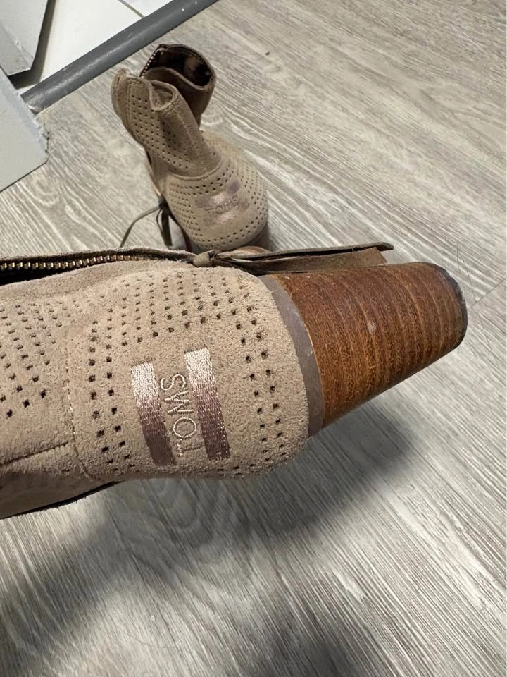 Toms heels/boots with open toe (size 7) - photo 4