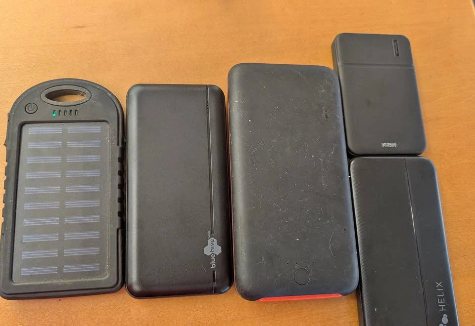 Power banks with cords