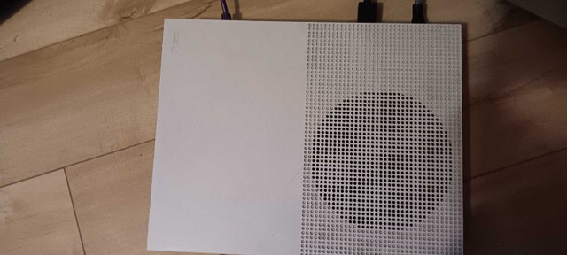 Microsoft Xbox One S 1TB - photo 2