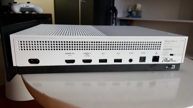 Microsoft Xbox One S 1TB - photo 3