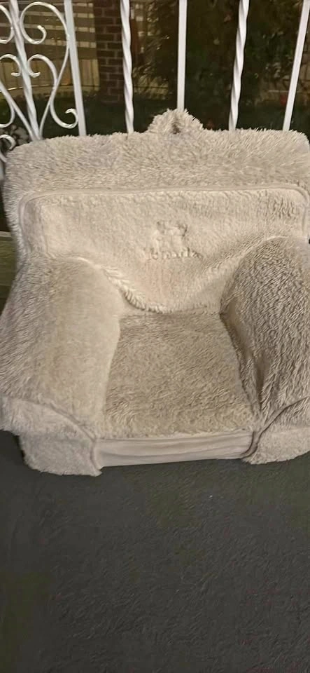 Small Fluffy Cat Couch / Pet Sofa – Cream Beige