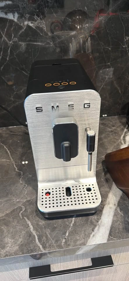 SMEG Automatic Espresso Machine with Grinder & Steam Wand - photo 2