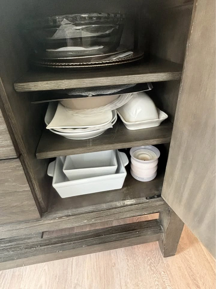 Buffet/ dining room dresser/ booth - photo 3
