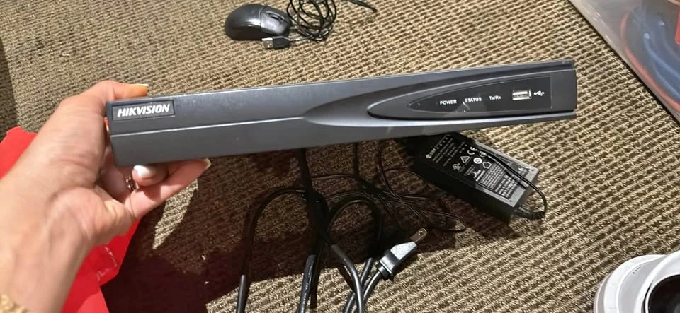 Hikvision DS-7604NI-Q1/4P Network Video Recorder