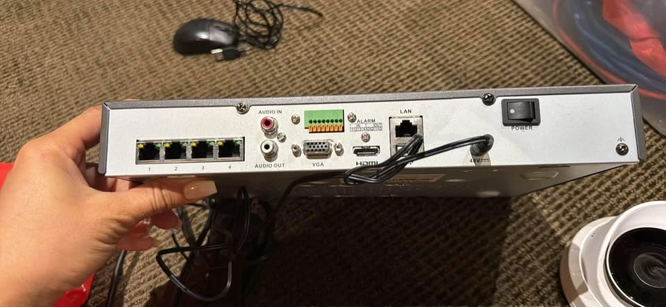 Hikvision DS-7604NI-Q1/4P Network Video Recorder - photo 2
