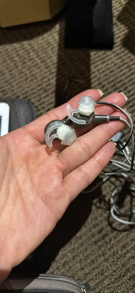 Bose in-ear headphones with carrying case - photo 5