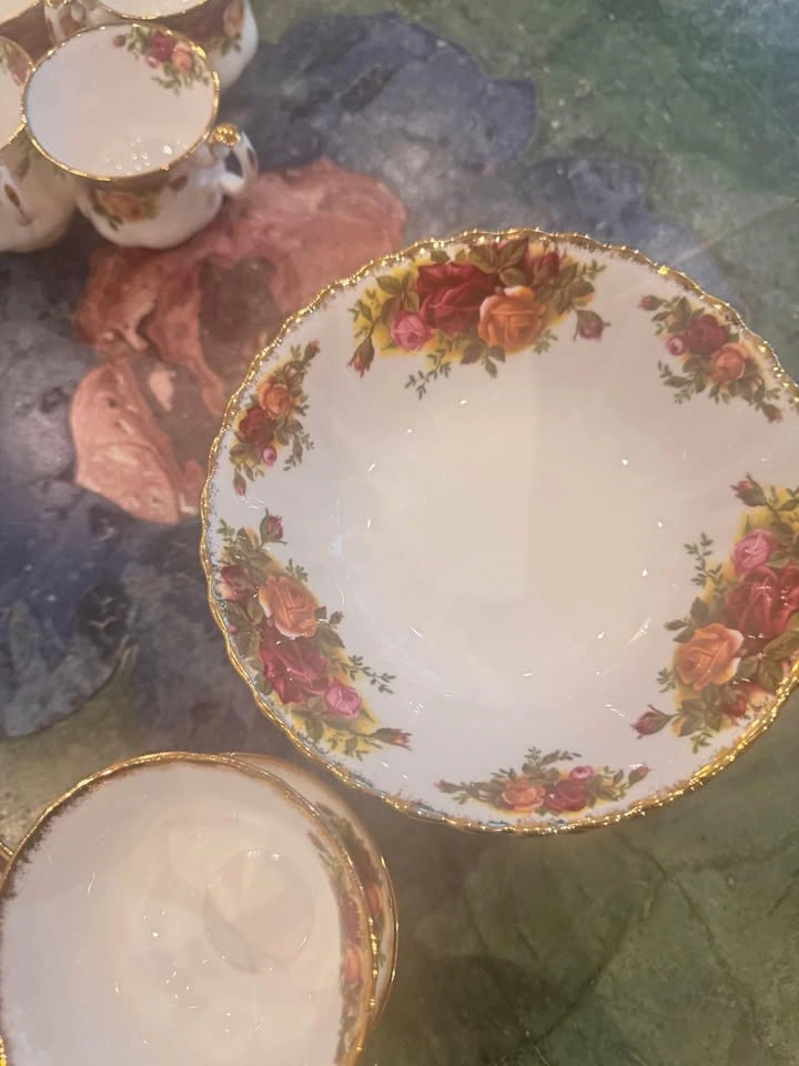 Royal Albert Old Country Roses – Large Collection – Full Lot Onl - photo 2