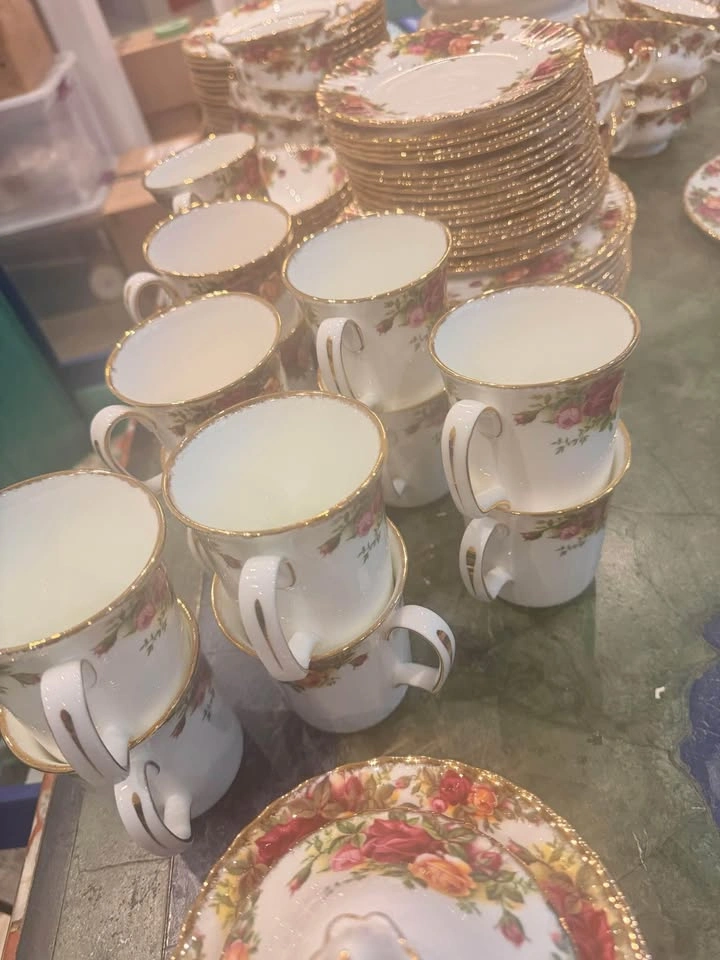 Royal Albert Old Country Roses – Large Collection – Full Lot Onl - photo 3