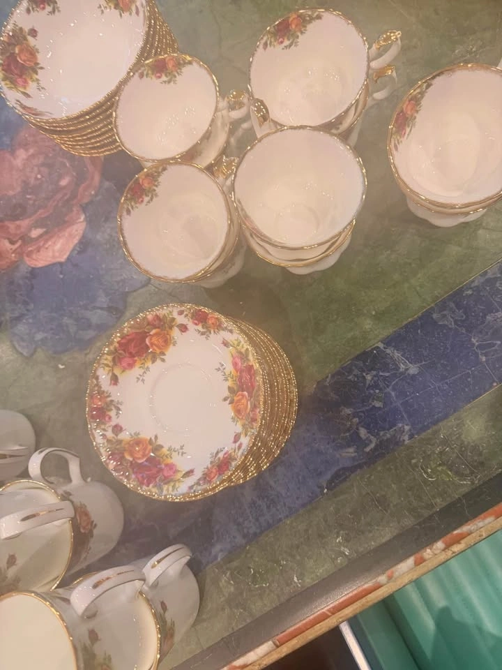 Royal Albert Old Country Roses – Large Collection – Full Lot Onl - photo 4