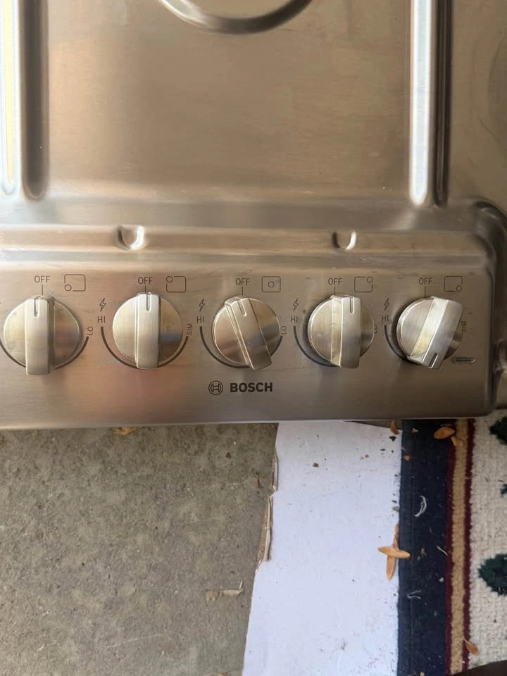 Brand New Bosch 800 Series 36” 5-Burner Gas Cooktop - photo 2