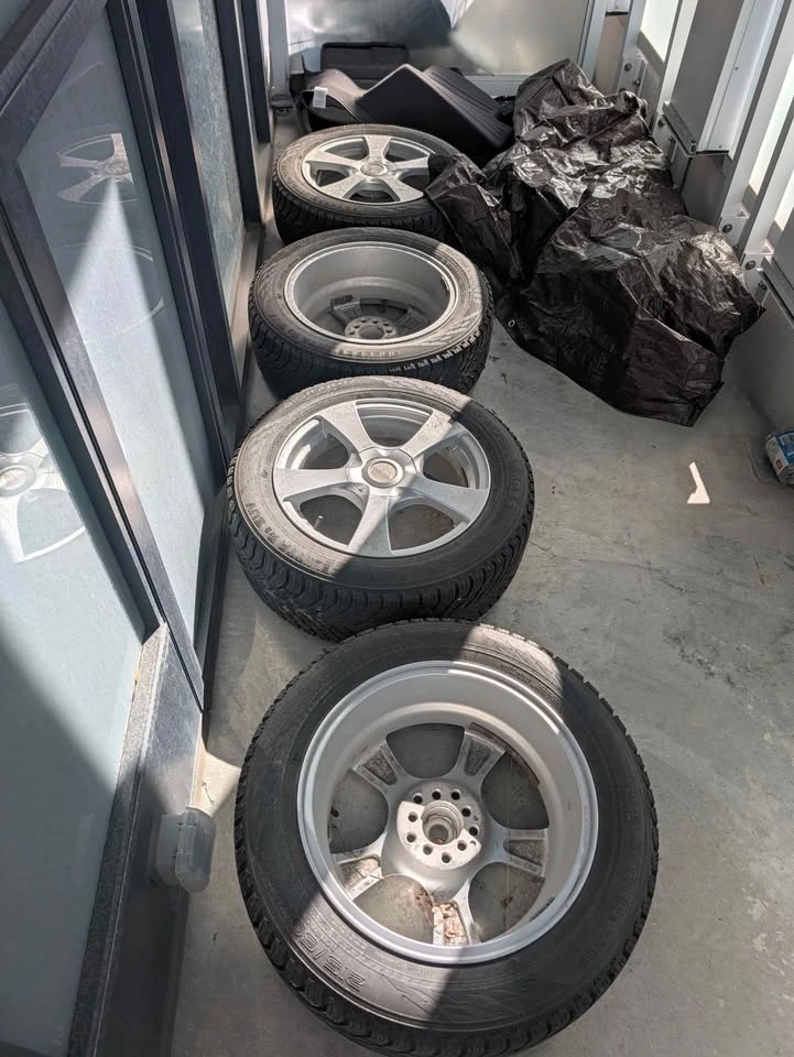 Nokian Hakkapeliitta R3 SUV Winter Tires + 17” Wheels - photo 2