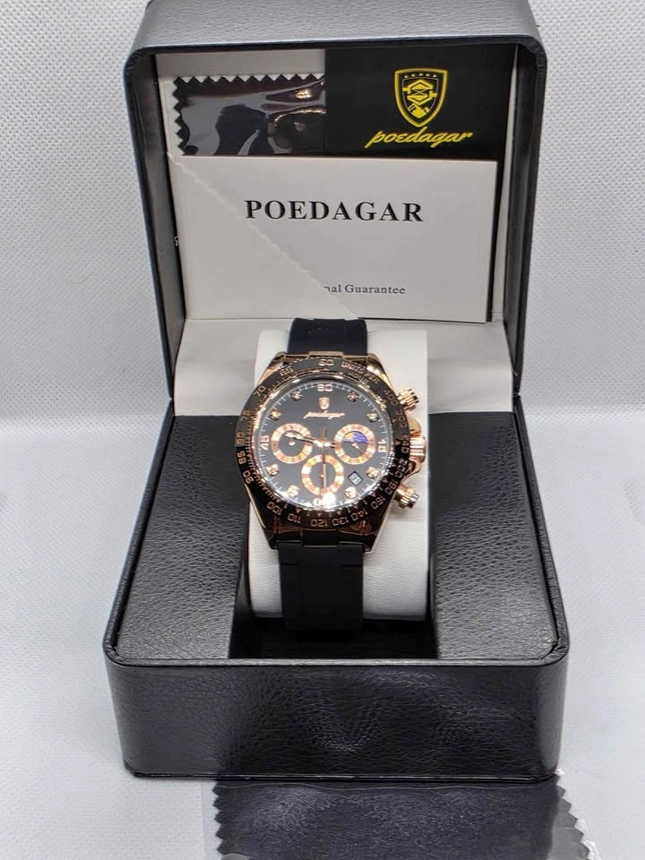 Striking Rose Gold Chronograph Watch – Racing-Style Bezel