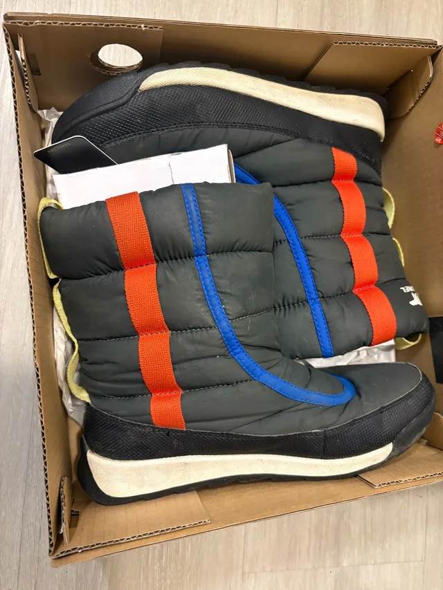 Sorel Snow Boots - never worn outside thumbnail